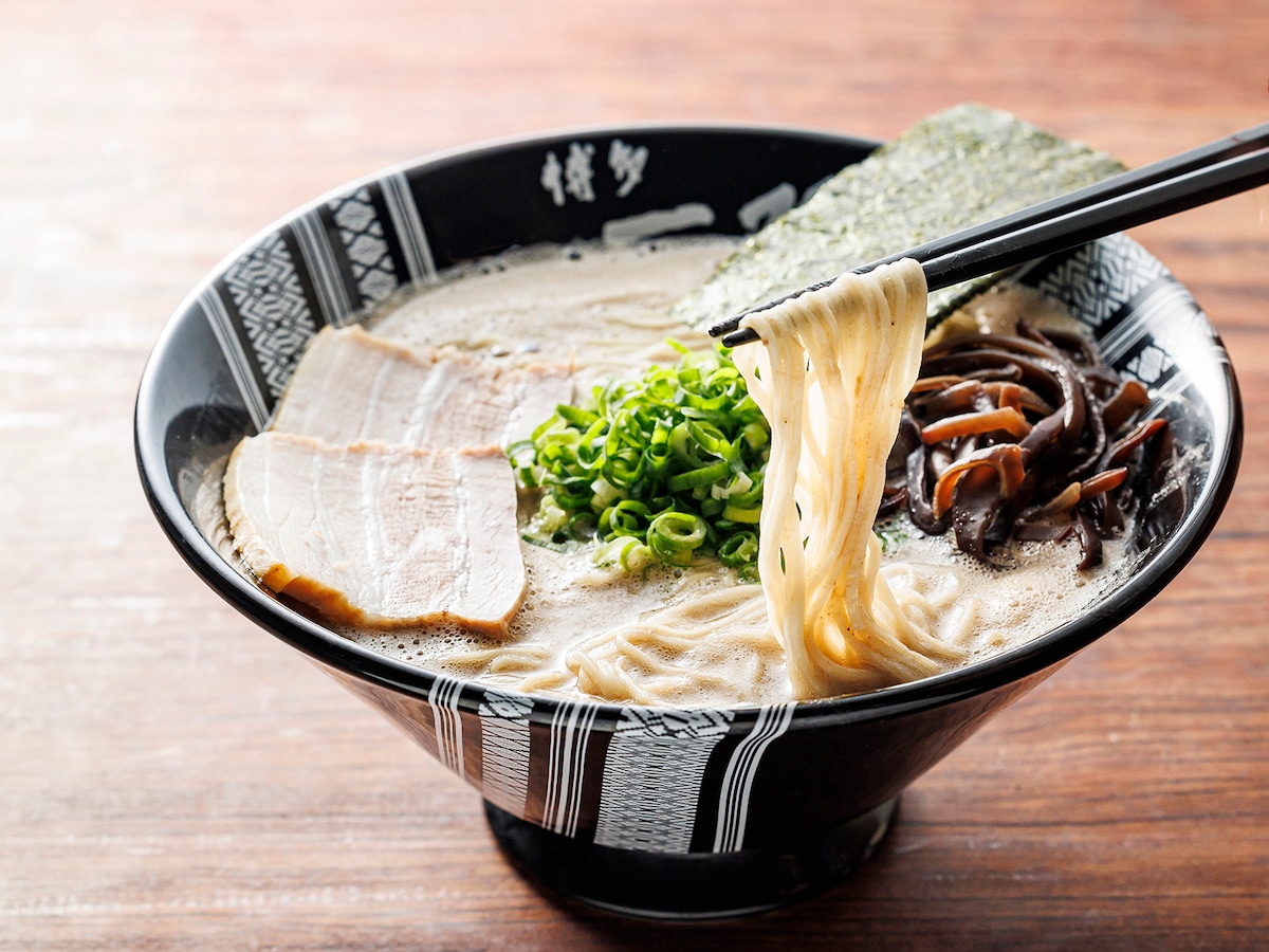博多一双「ラーメン（950円、ミニ680円）」（提供画像）