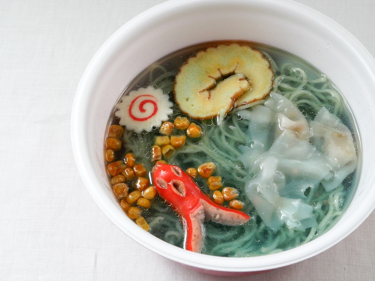 青いスープの「鶏しお」など「ヤバい」オリジナルカップラーメンが作れる（筆者撮影）