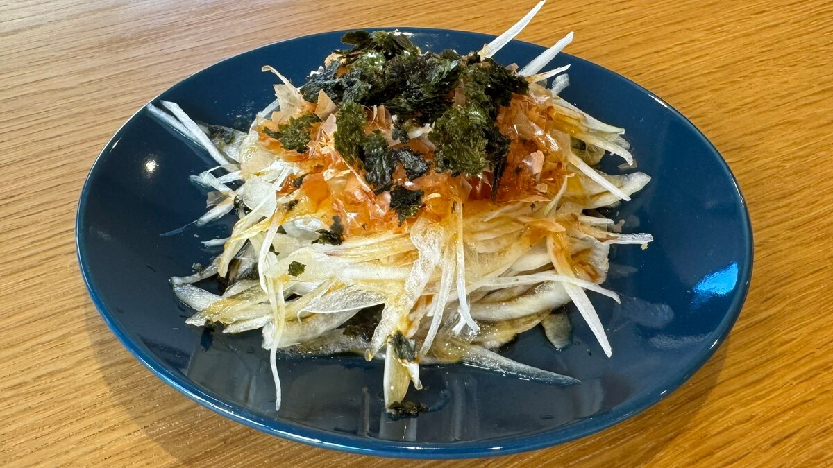 シャキシャキ食感がクセになる！新玉ねぎのサラダ