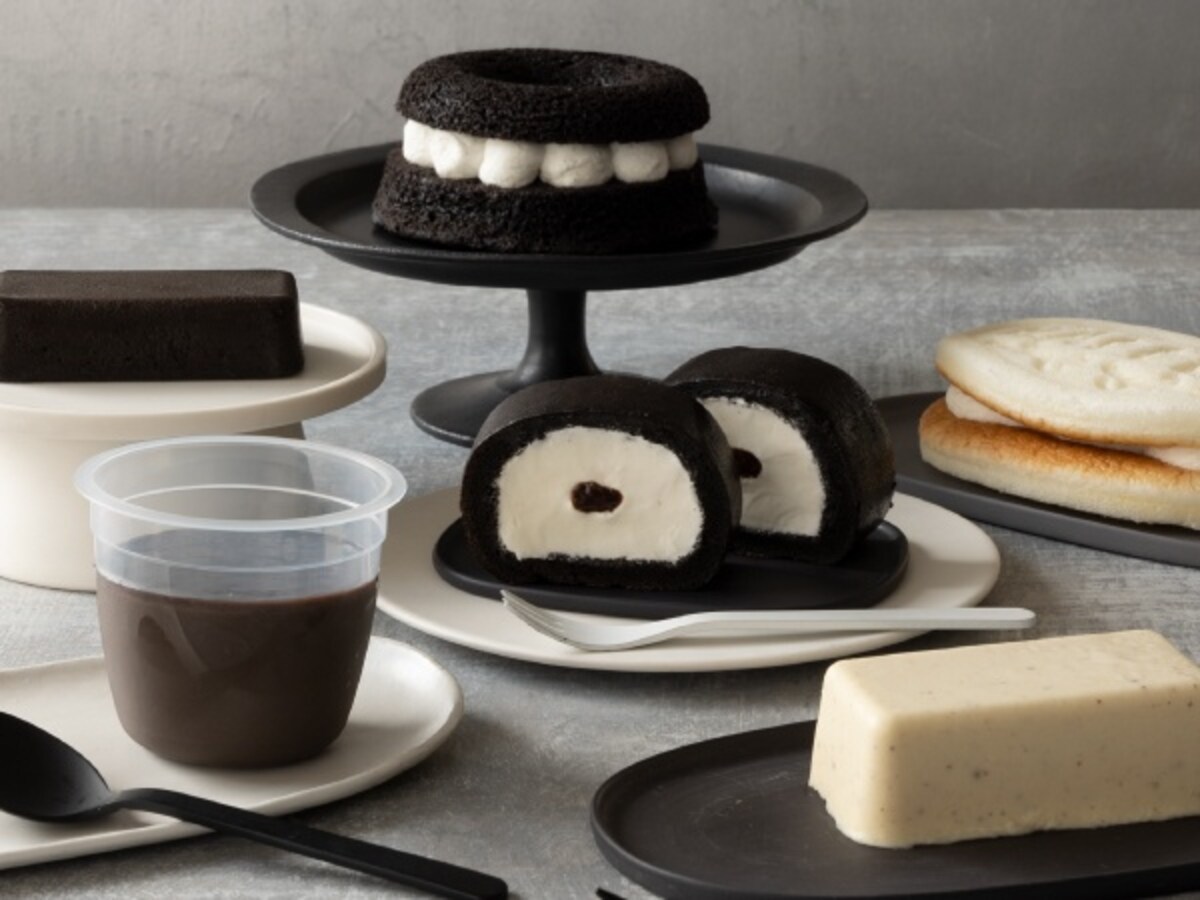 白と黒のコントラストがSNSでも話題を呼んだ「モノクロスイーツ」フェア(現在は終売) ※画像提供/ローソン