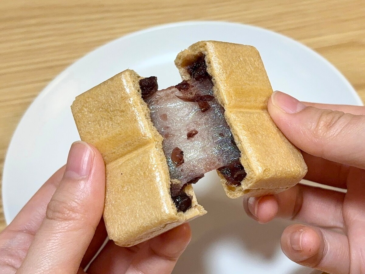 餅と粒あんがたっぷり！ ぜいたくな味わいを楽しめます