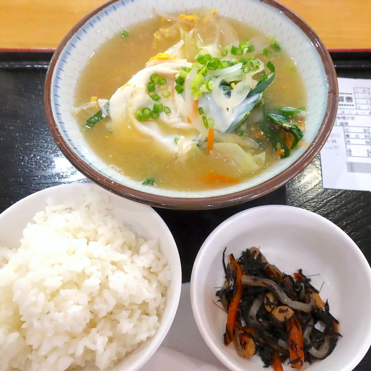 沖縄の食堂の「みそ汁定食」