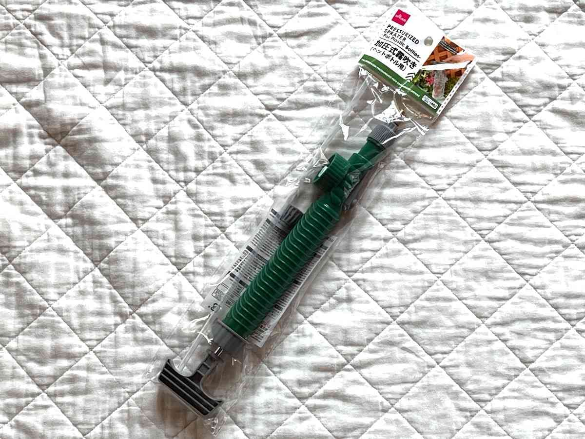 ダイソーの「加圧式霧吹き（ペットボトル用）」