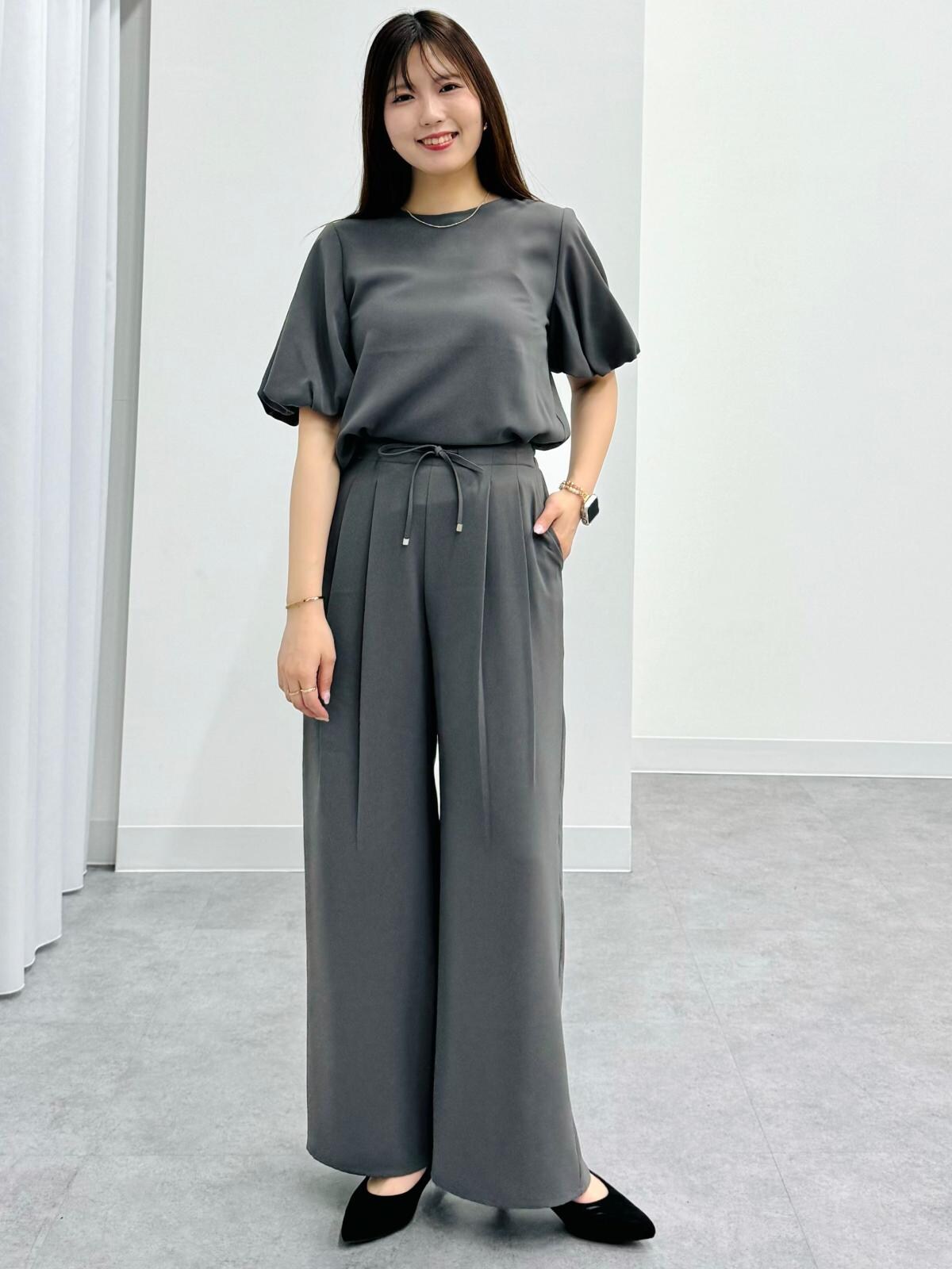 甘めなトップスをセットアップコーデで仕上げて　出典：StyleHint