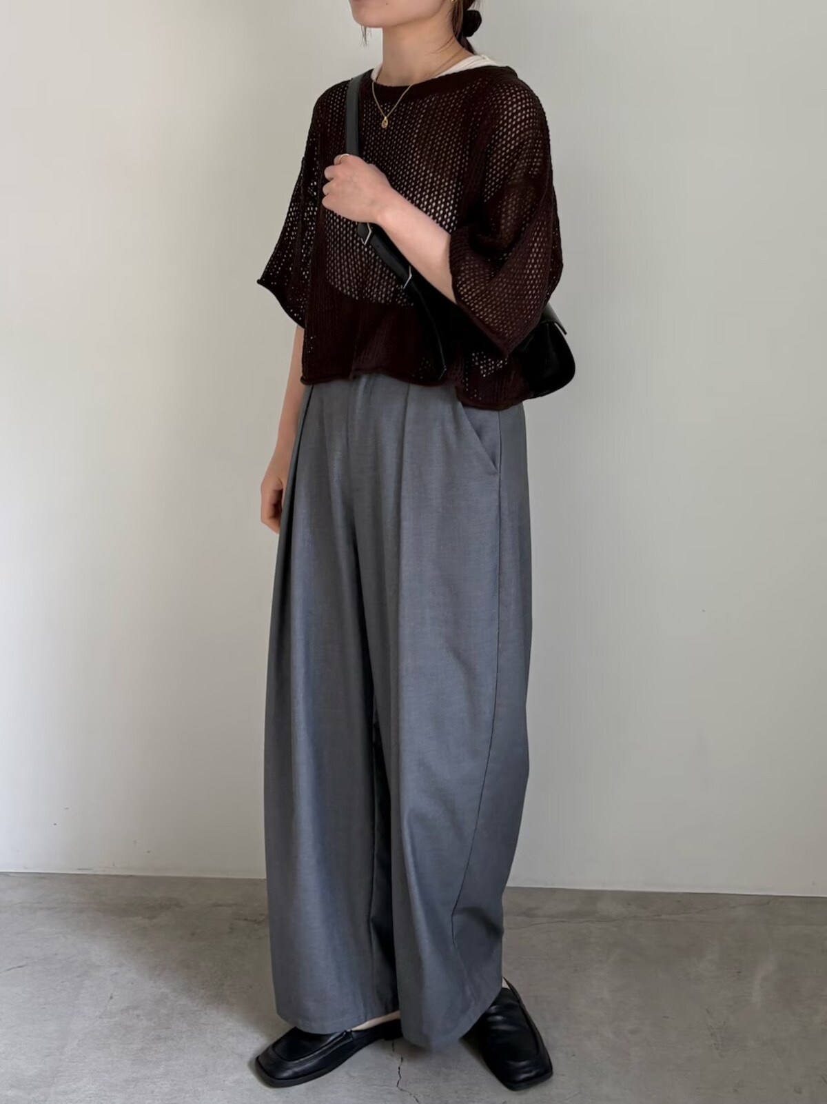 透け感のあるニットはぜひトライしたい旬アイテム　出典：WEAR