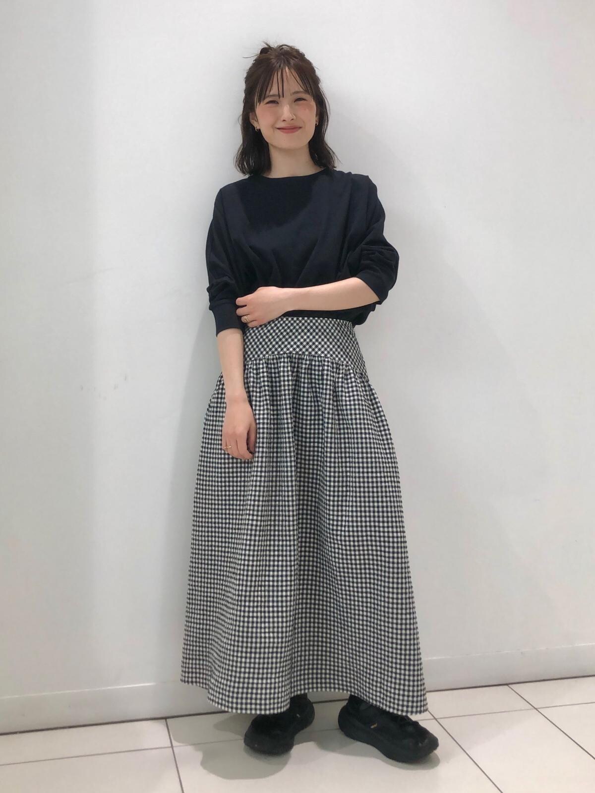 細かいギンガム柄なら子供っぽくならずに着られます　出典：StyleHint