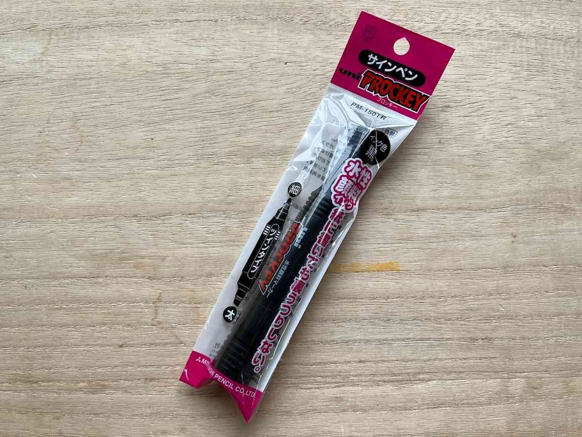セリアで売っている三菱鉛筆の「プロッキー」
