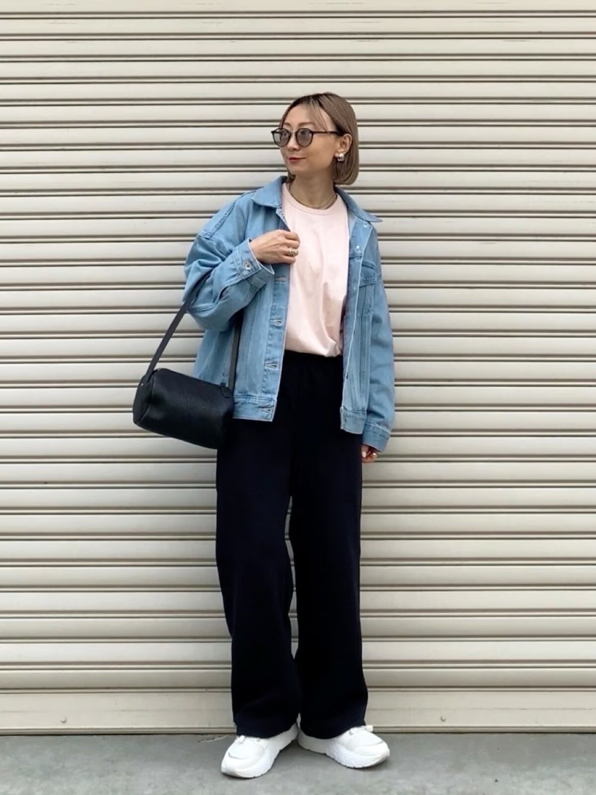 ブラックはスウェットパンツ初心者さんにもおすすめ　出典：WEAR
