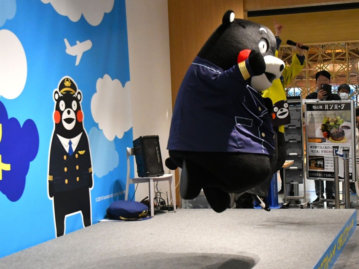 喜びのジャンプ！＝3月12日、熊本県益城町 