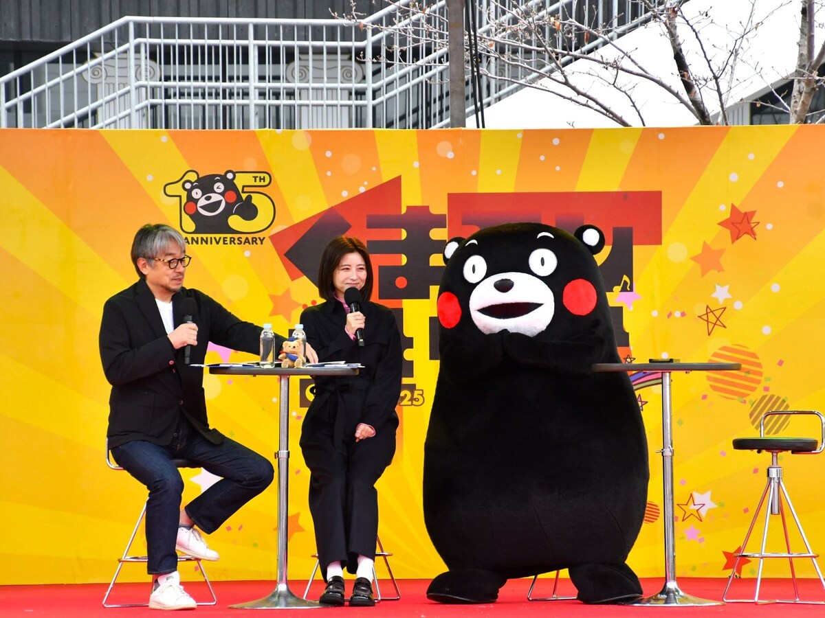 「生みの親のひとり」に会えて大喜びのくまモン