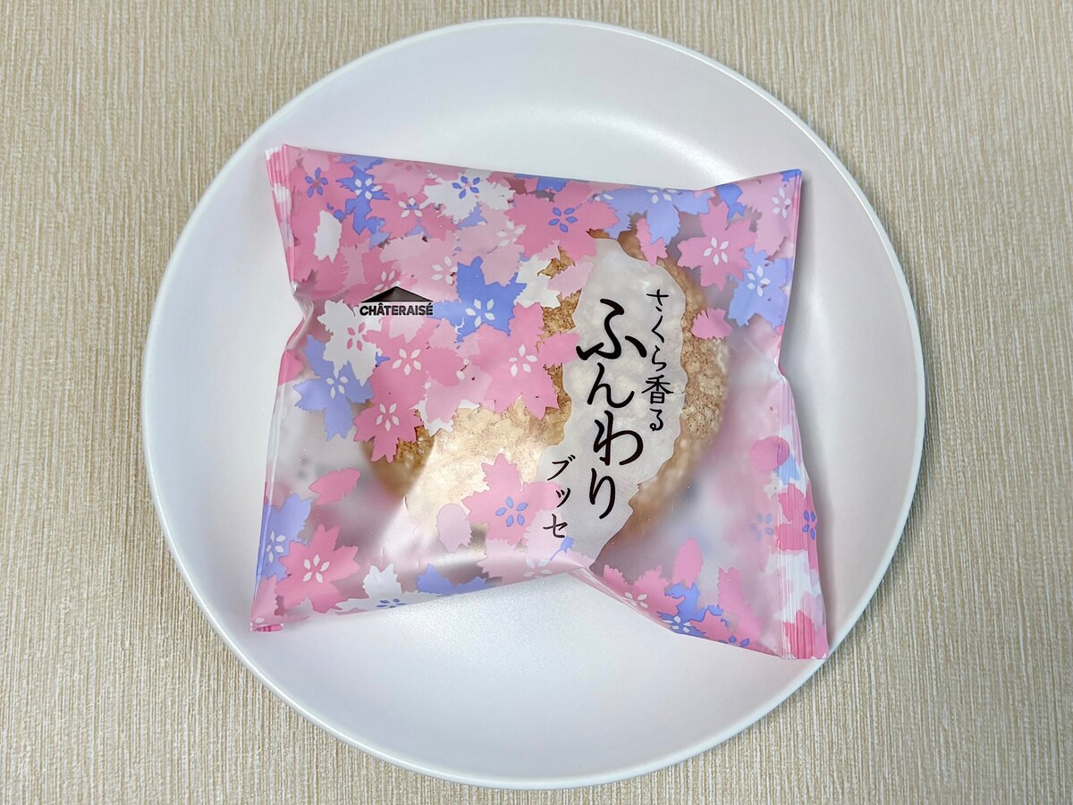 「さくら香るふんわりブッセ」140円（税込）