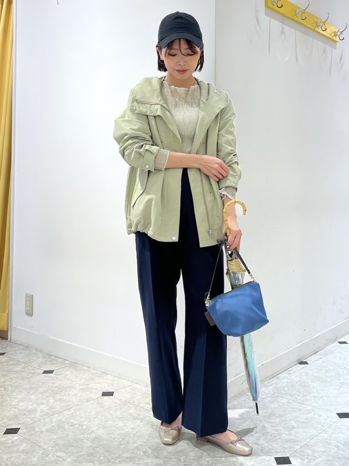 簡単に着脱ができて雨にも強いマウンテンパーカーが優秀です　出典：WEAR