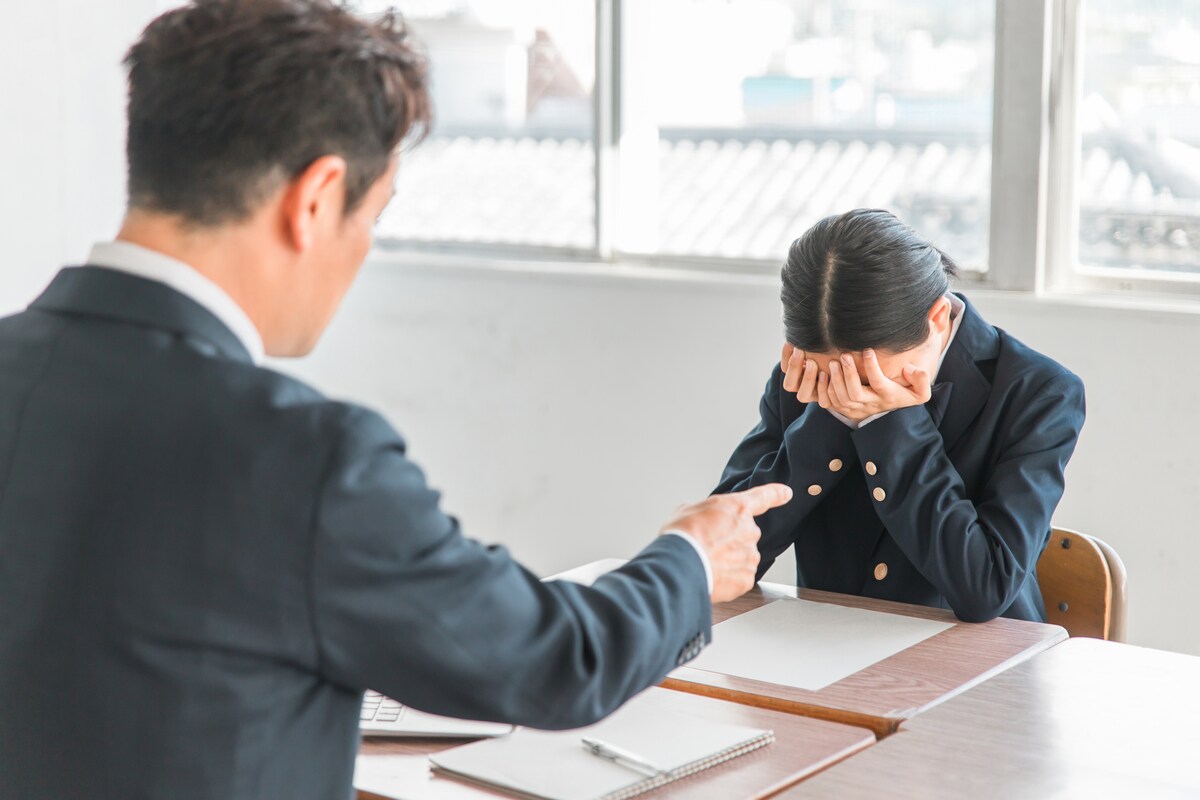 意味不明なブラック校則に子どもたちは悩まされている