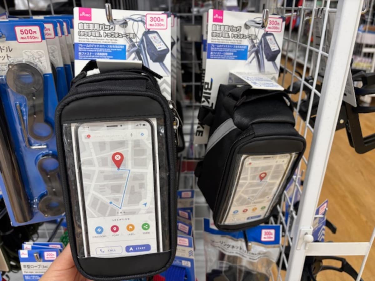 ダイソー「自転車用バッグ（トップチューブ用）」はスマホを縦位置に固定できる