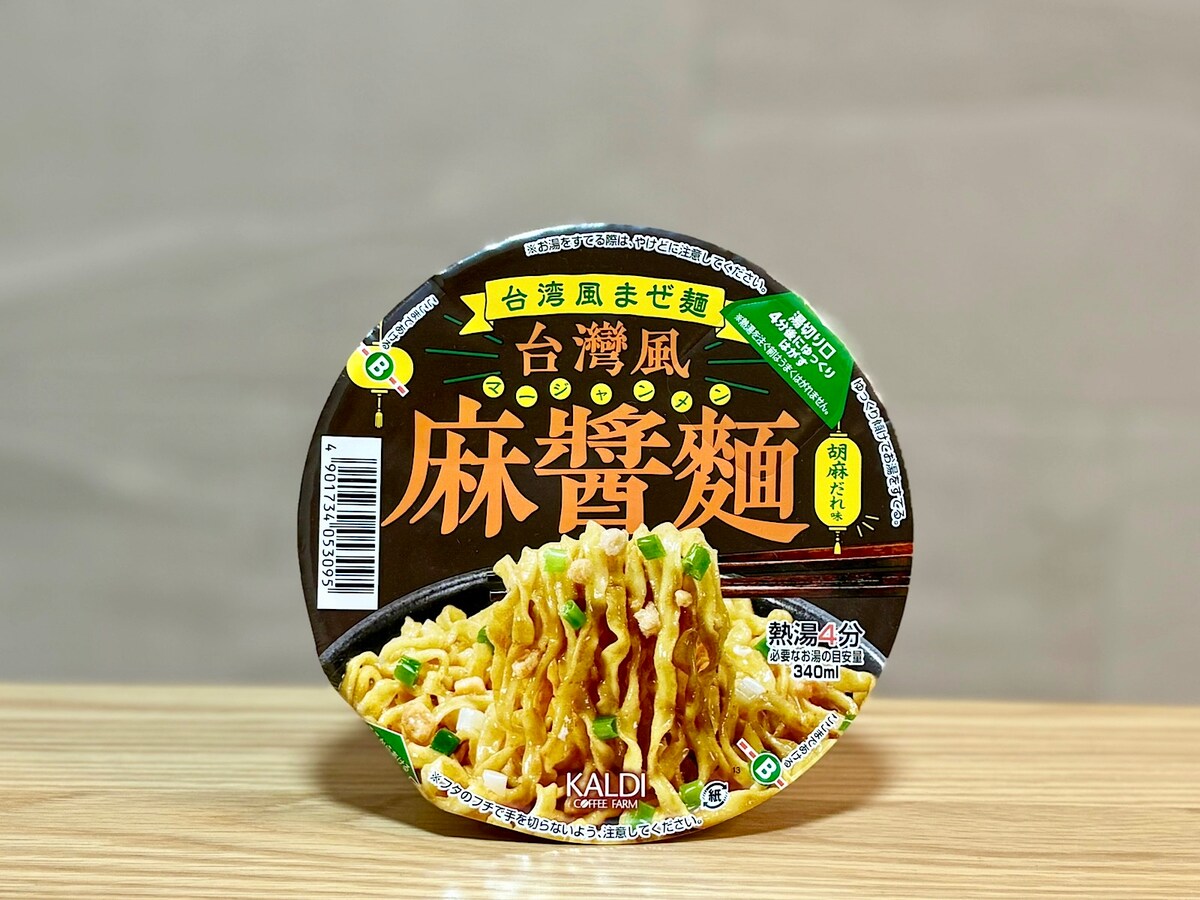 「台湾風麻醤麺（台湾風まぜ麺 胡麻だれ味）」235円（税込）