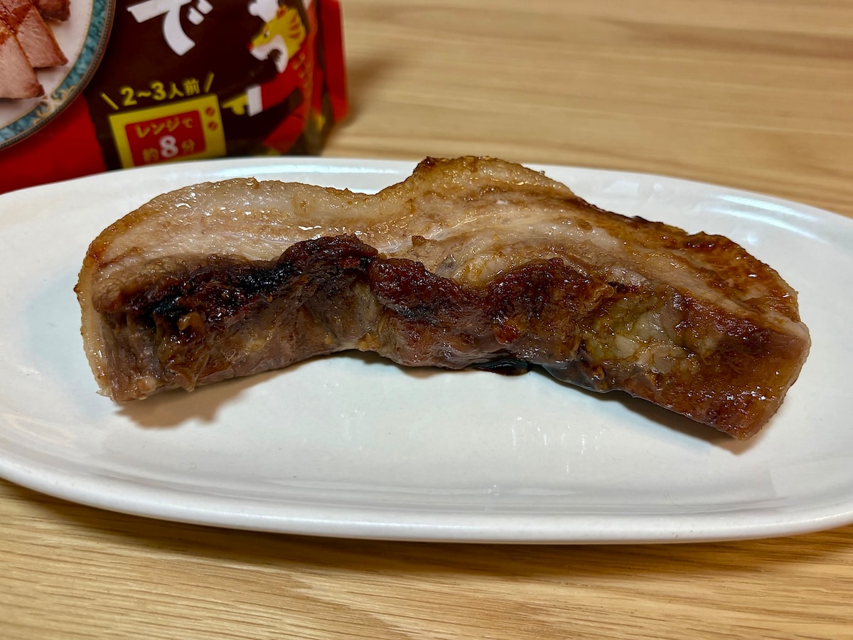 分厚い豚肉のブロックですが、しっかりと火が通りました！ 食欲をそそるタレのいい香りもGood