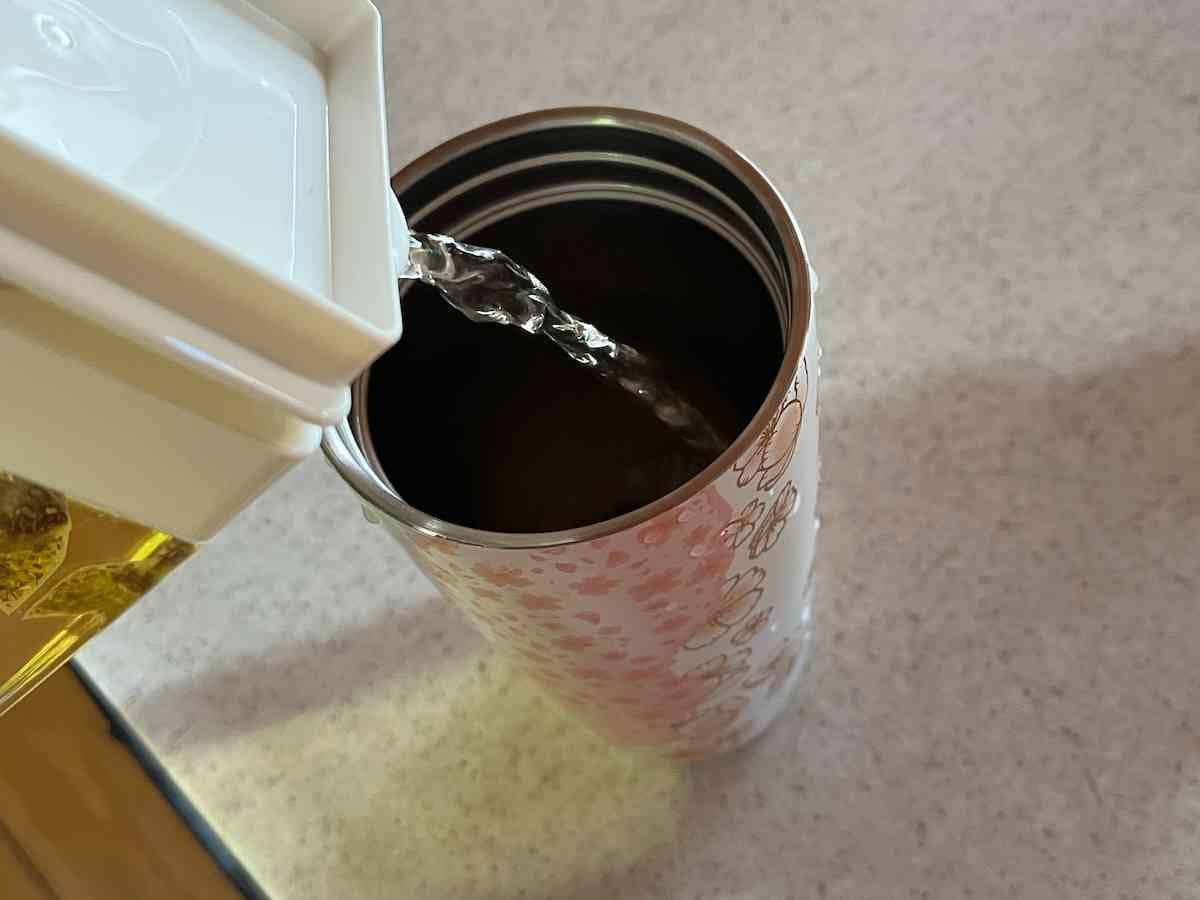 注ぎ口からは適量が出てくる