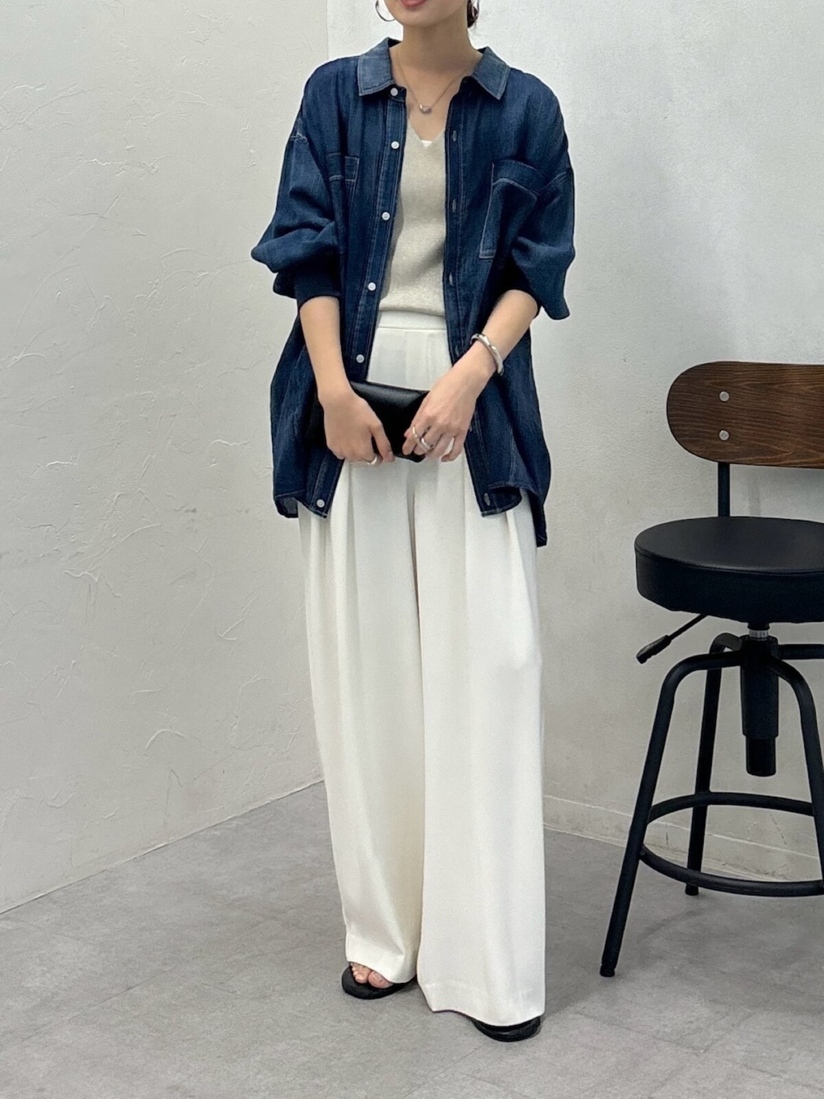 ヒップが隠れる丈のロングシャツがあると安心　出典：WEAR