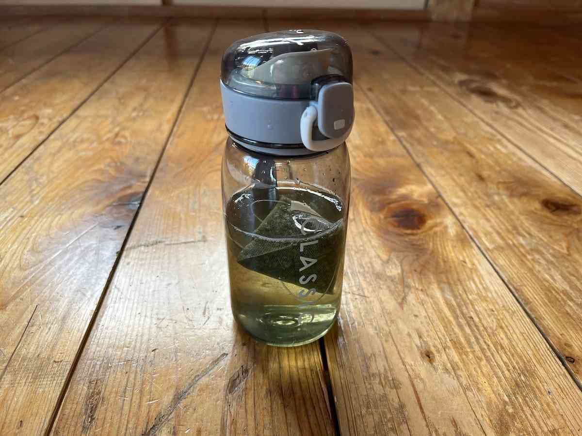ダイソーの「茶こし付ワンタッチボトル（400ml）」