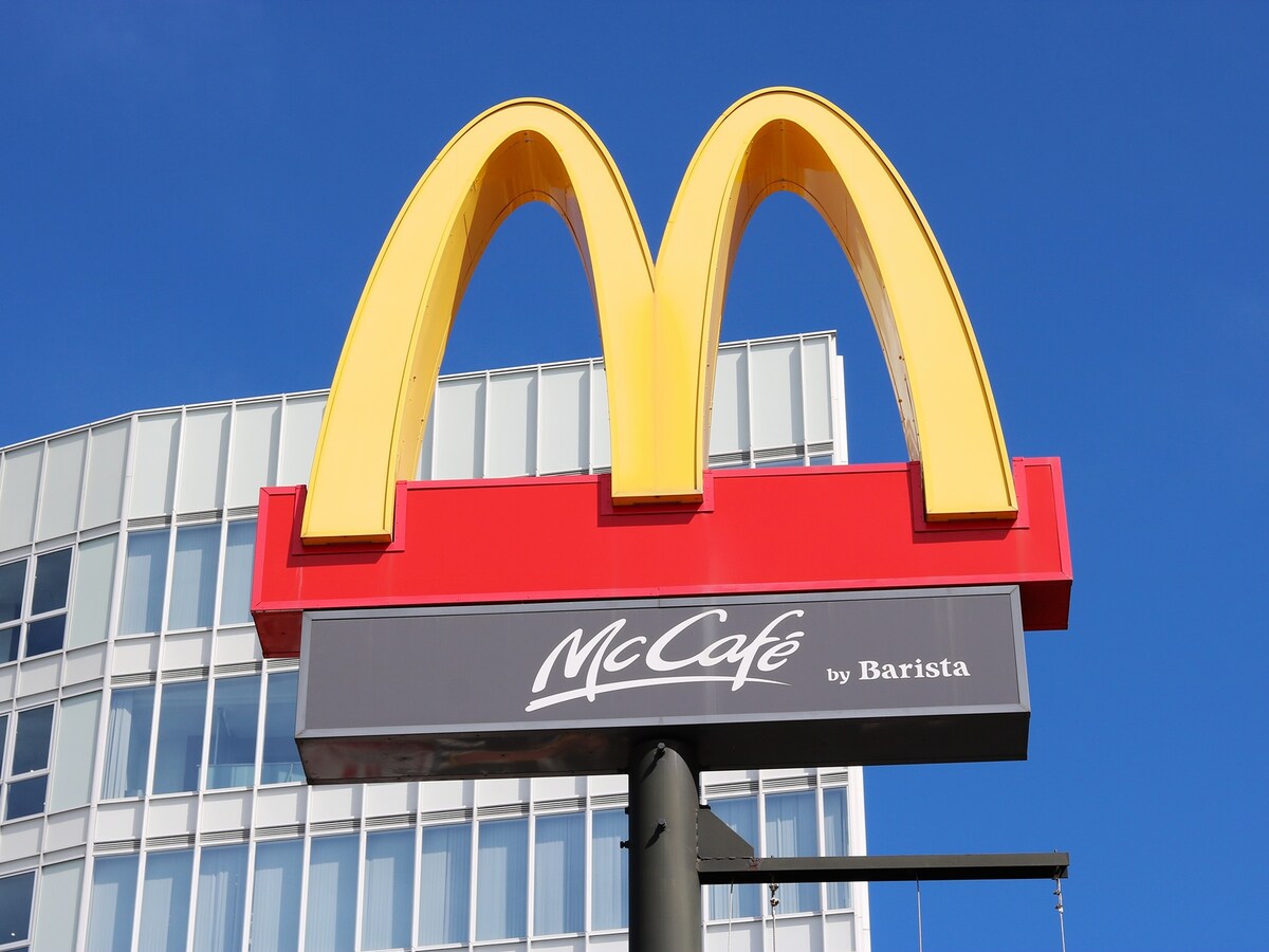 素材をバイオマスプラスチック95％へ変更すると発表した日本マクドナルド ※画像出典：Ned Snowman／Shutterstock.com