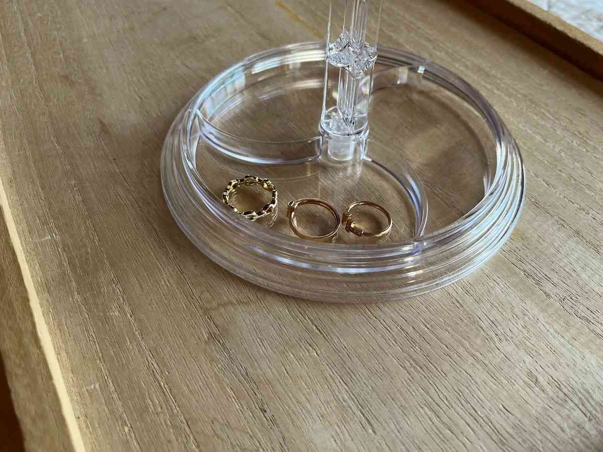 1番下のトレーにはリングを置ける