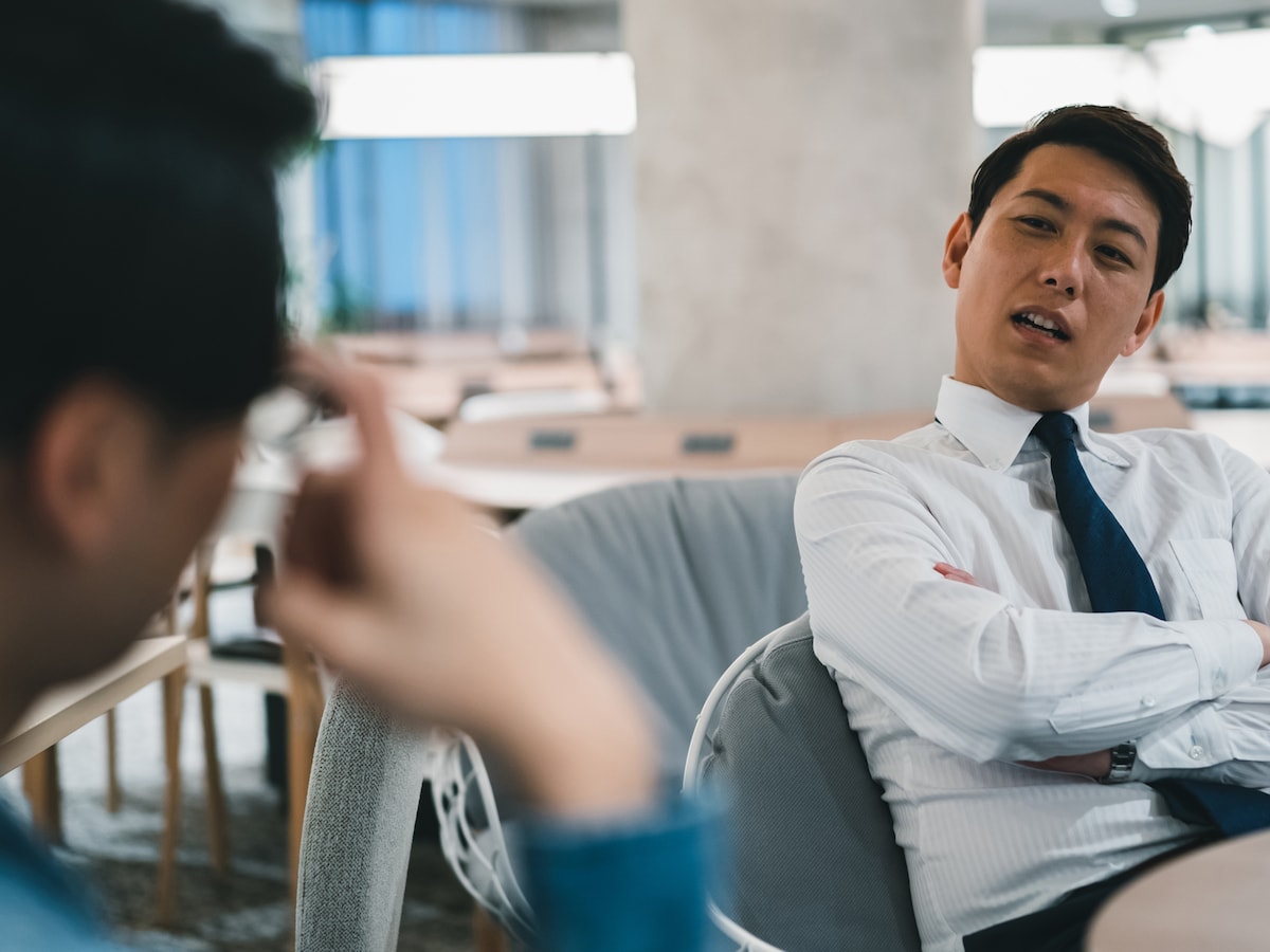 やたらと自慢話をしてきたり、上から目線でアドバイスする人をどうかわす？