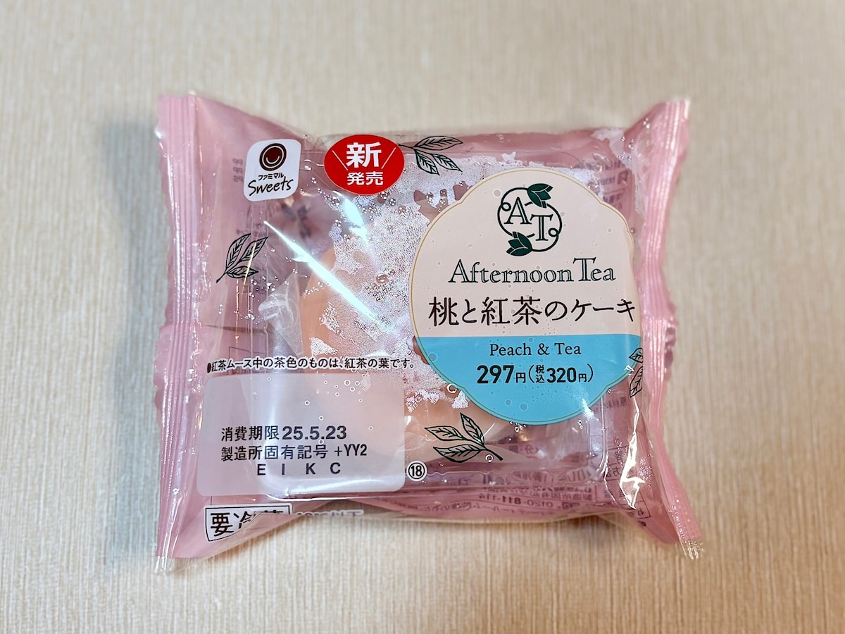 「ファミマでアフタヌーンティー 桃と紅茶のケーキ」320円（税込）