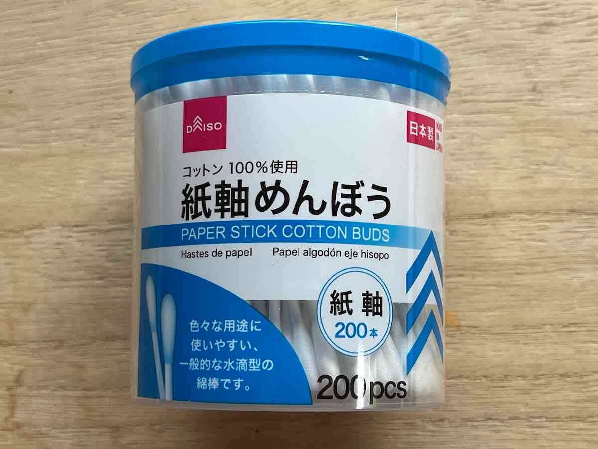 ダイソーの「紙軸めんぼう200本」
