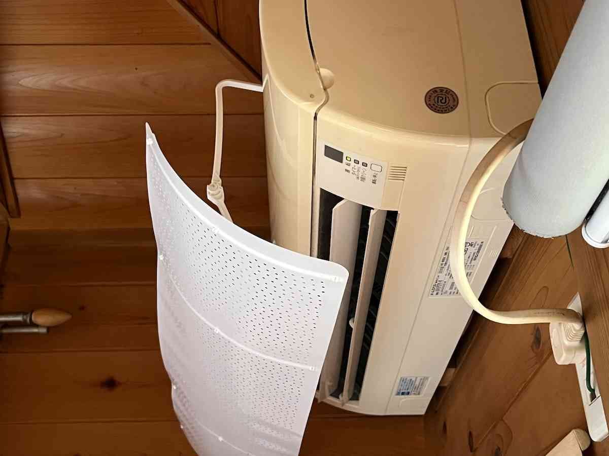 エアコンの風は上に流れる