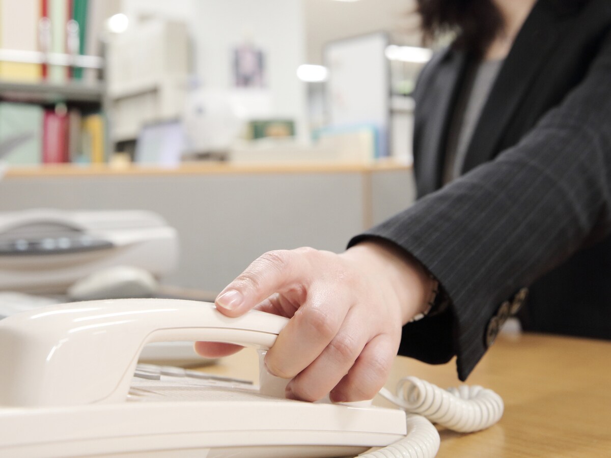 その仕事の用件、本当に電話じゃないとダメですか？