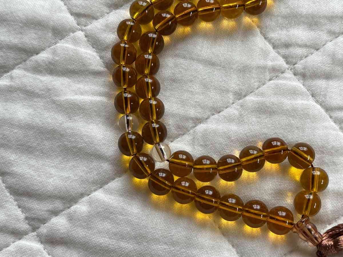 セリアの数珠「お念珠」はブラウン系
