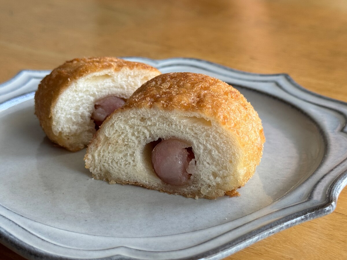 ほんのり甘みのある生地に、ソーセージのうまみがマッチ
