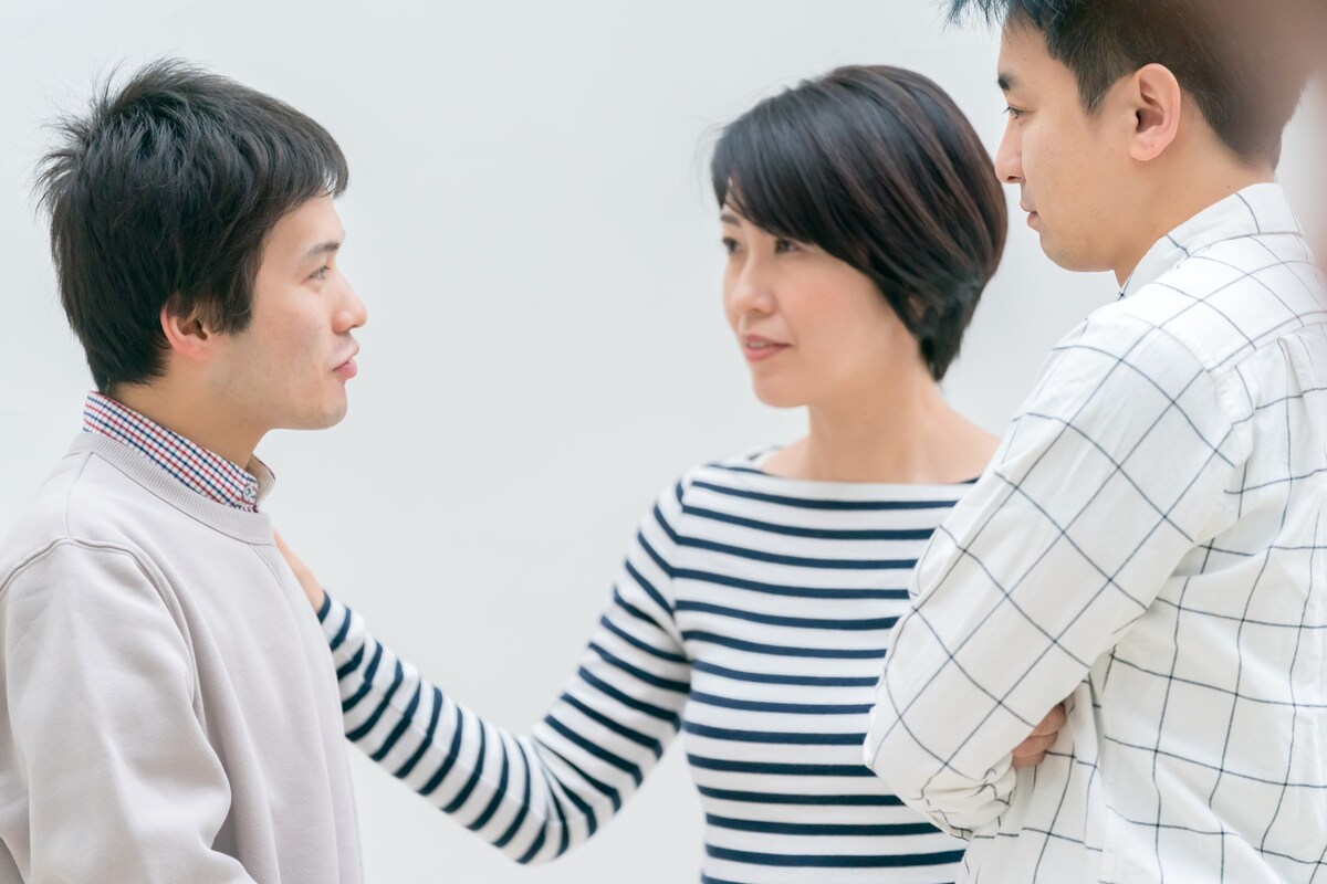 子どもが問題を起こした時、つい正論で厳しく叱っていませんか？思春期の子どもとの関わりで親が陥りがちなNG行動とは ※画像出典：PIXTA