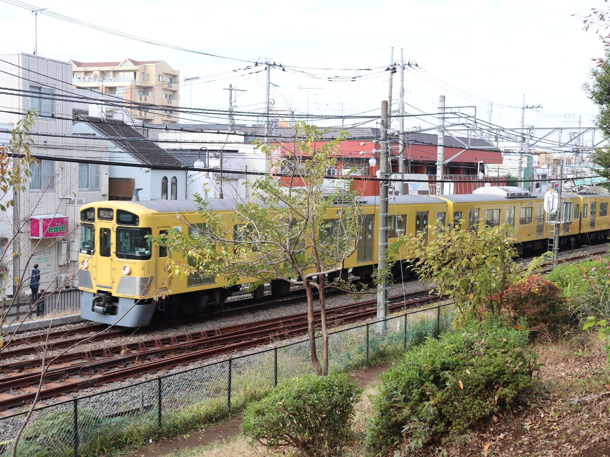 鷹の台駅発車