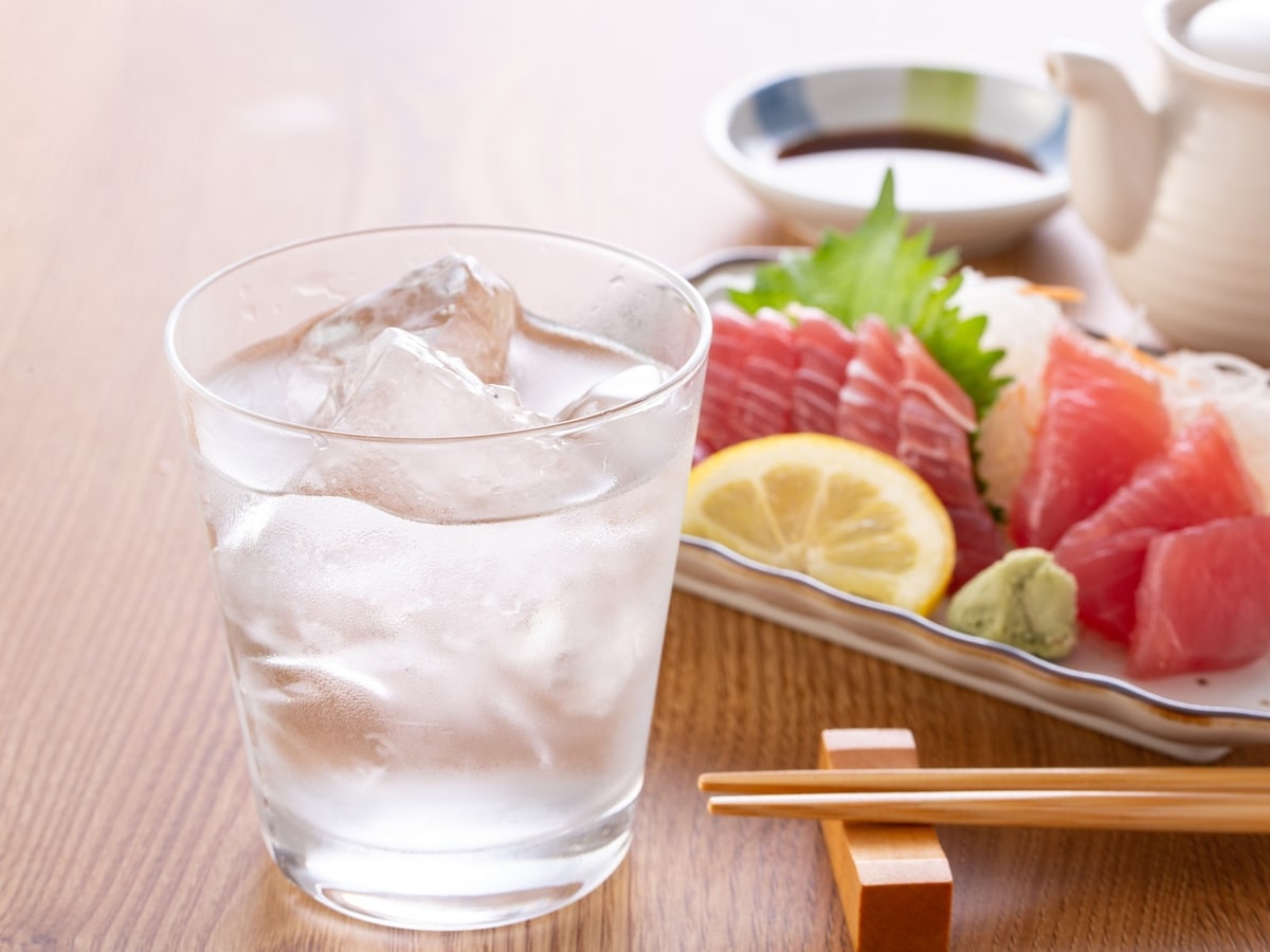 2024年度の焼酎の売上ランキング1位は？ ※画像：PIXTA
