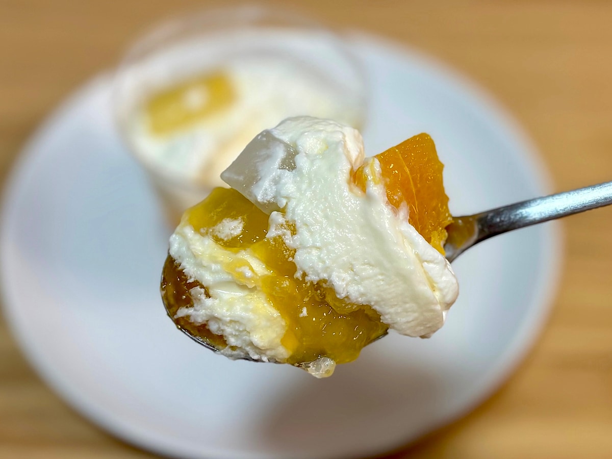 オレンジの爽やかな甘みとクリームが相性抜群！ ナタデココの食感も◎