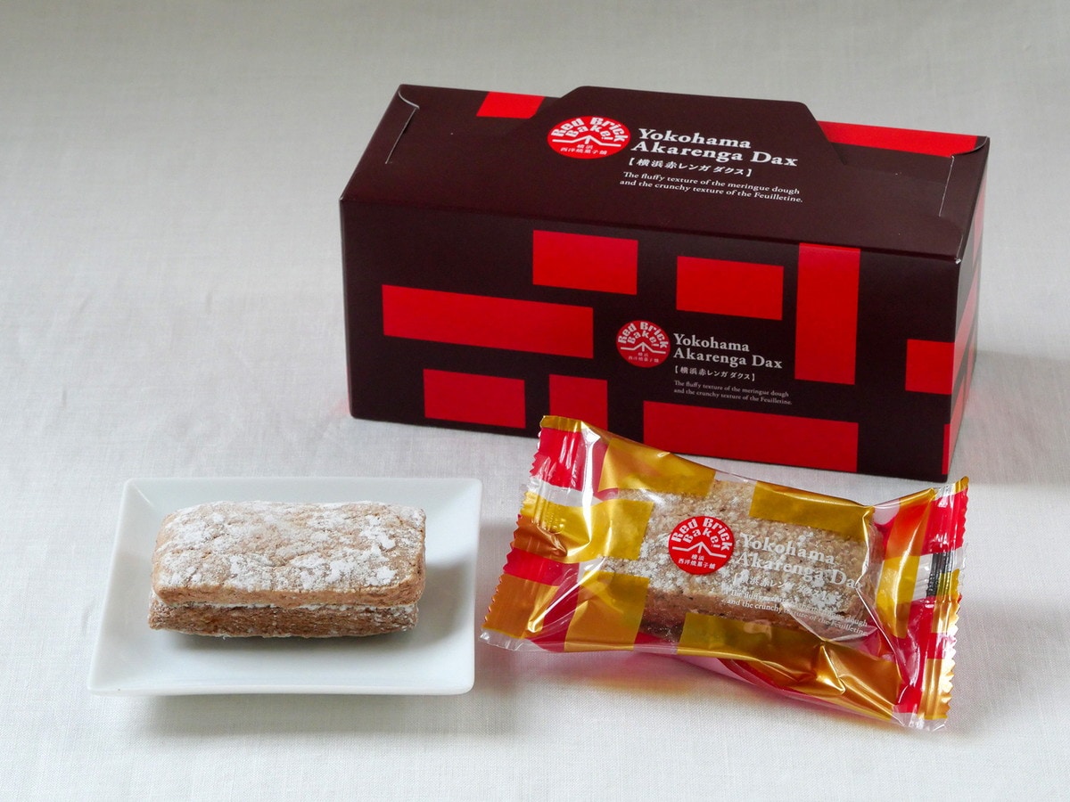 Red Brick Bake! 西洋焼菓子舗「横浜赤レンガ ダクス」（4個入 1296円、8個入 2592円  ※全て税込、画像は4個入）（筆者撮影）