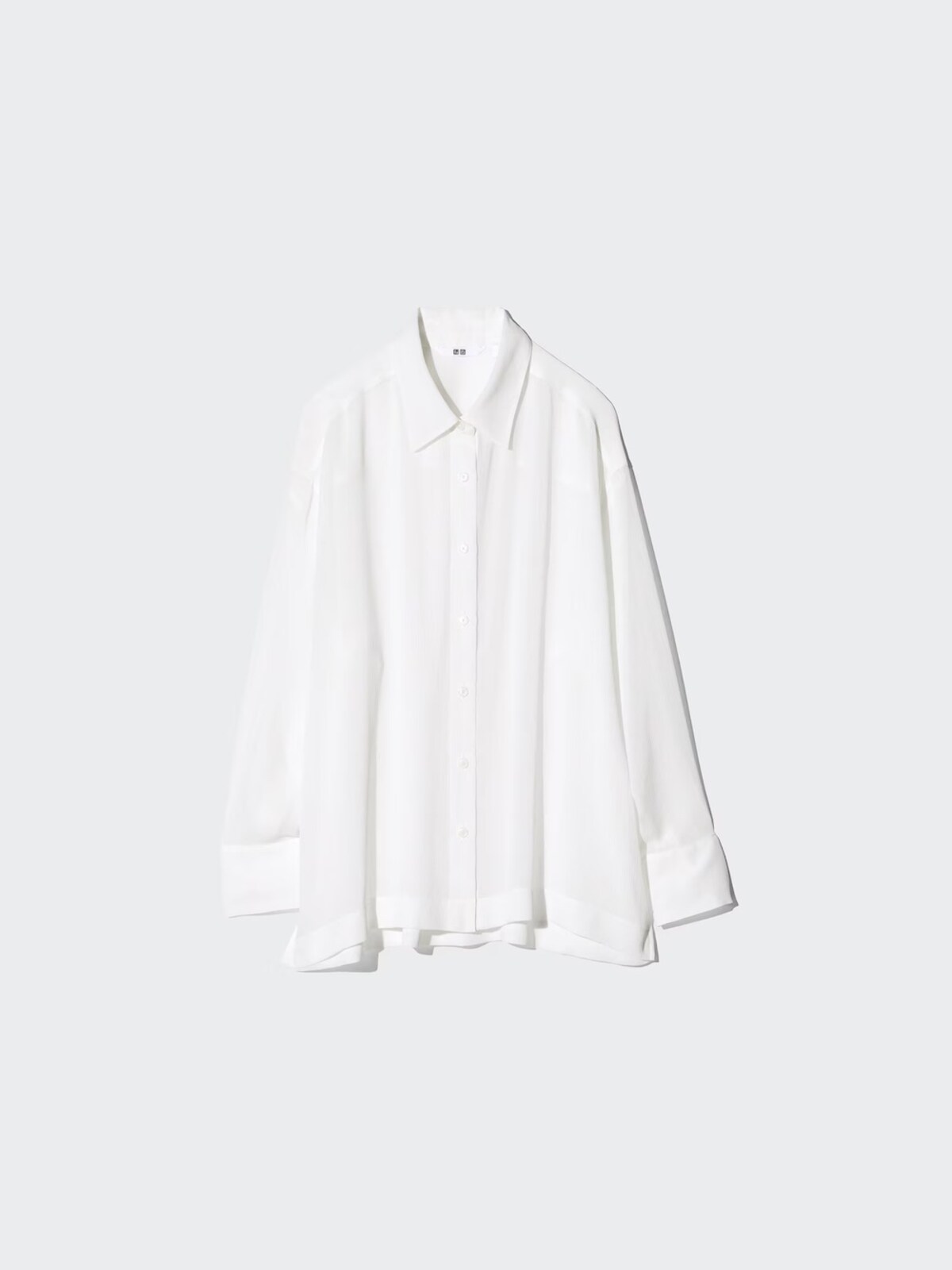 ユニクロ　シアーシャツ　2990円（税込）