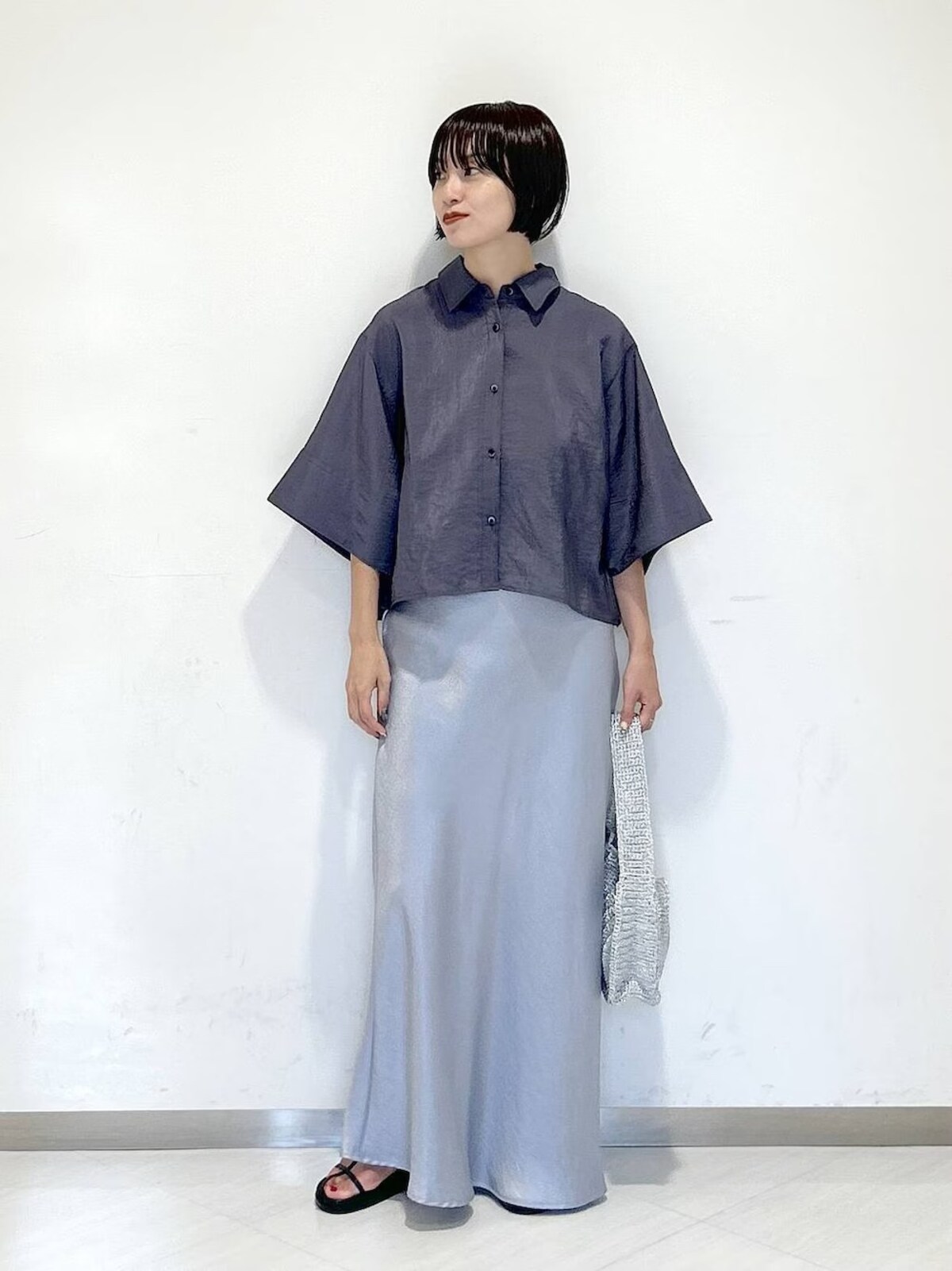 【OKコーデ】オーバーサイズシャツできちんと感や秋のニュアンスもプラス　出典：WEAR