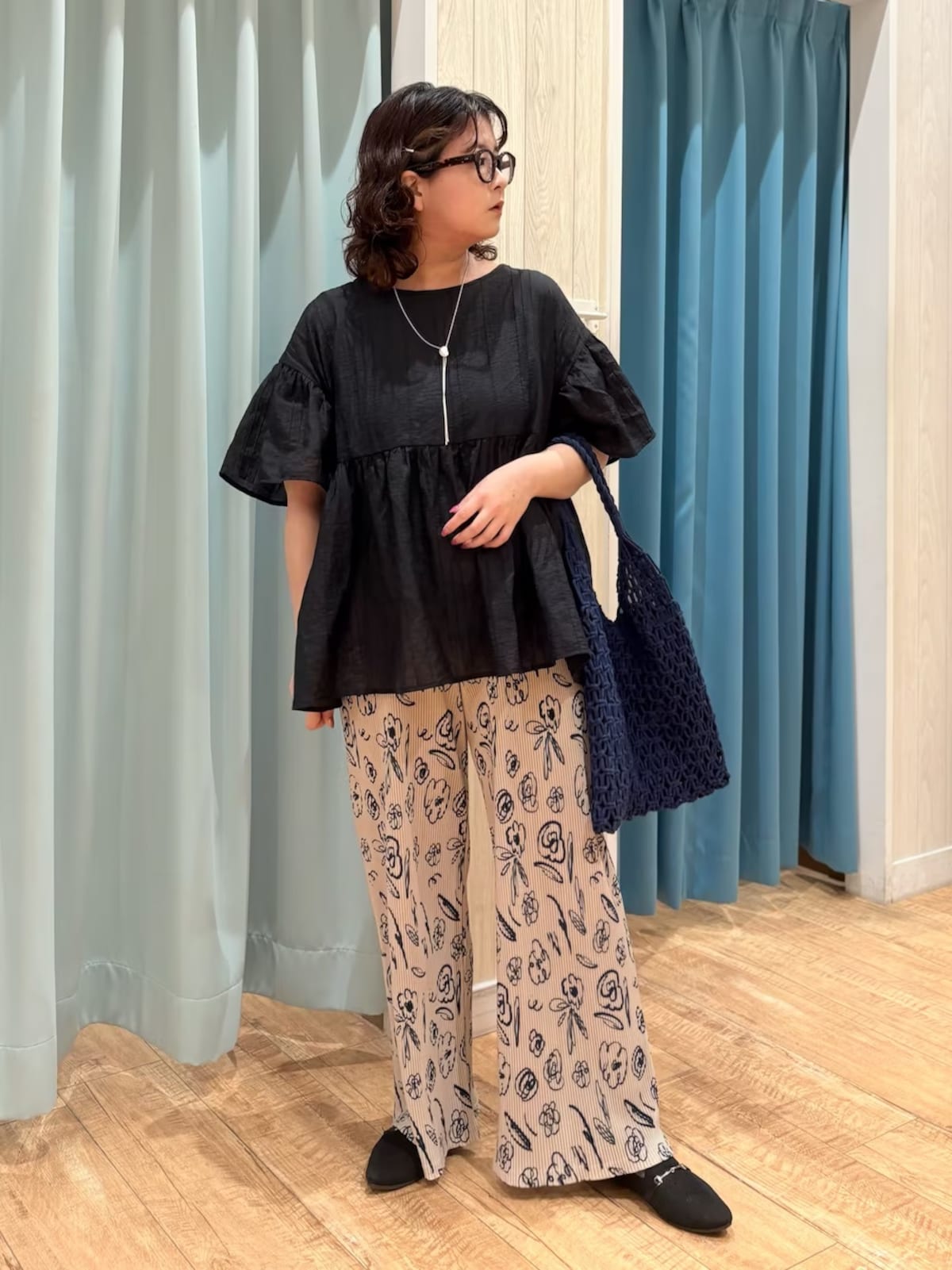 【OKコーデ】無理なくメリハリをつけてくれるペプラムシルエットは買い！　出典：WEAR