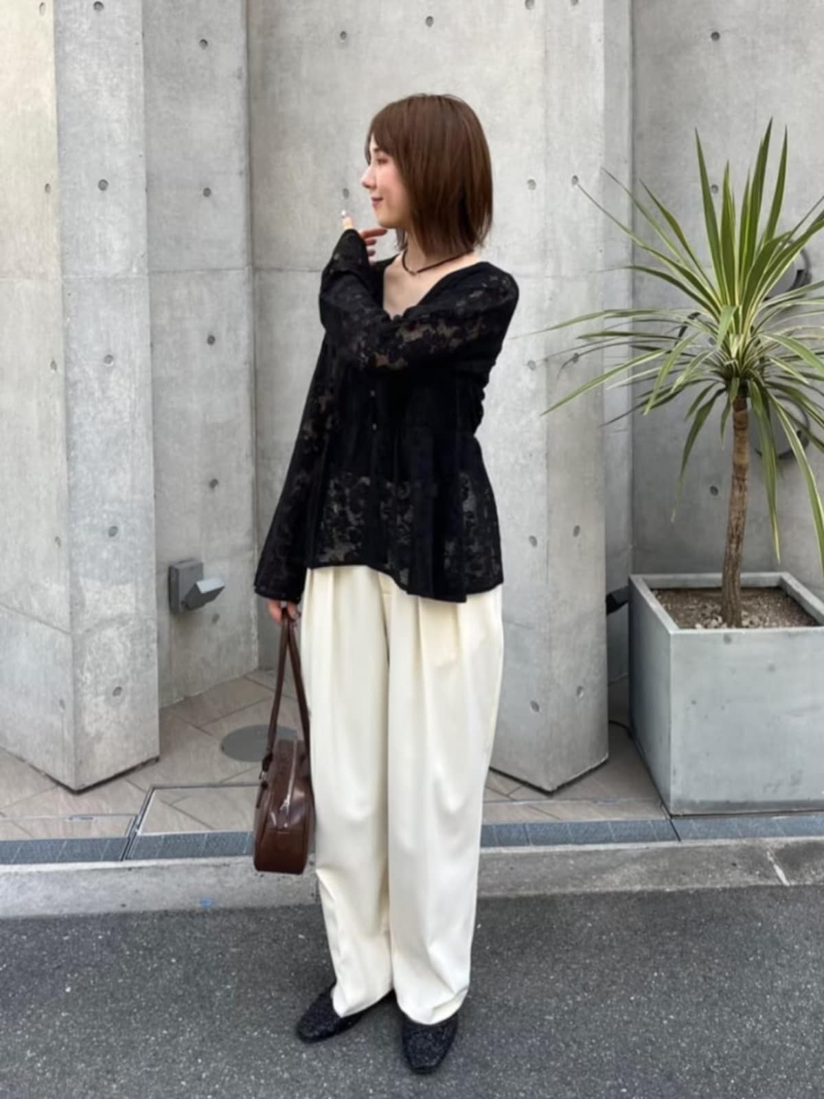 秋に着たい！ 繊細なレースがシックなトップスも　出典：WEAR