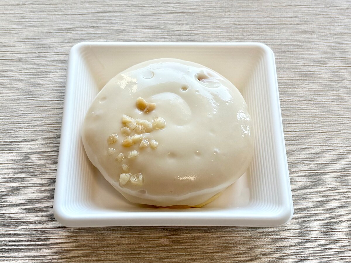 「【ハワイフェア】マカダミアナッツソースのパンケーキ」348円（税込）