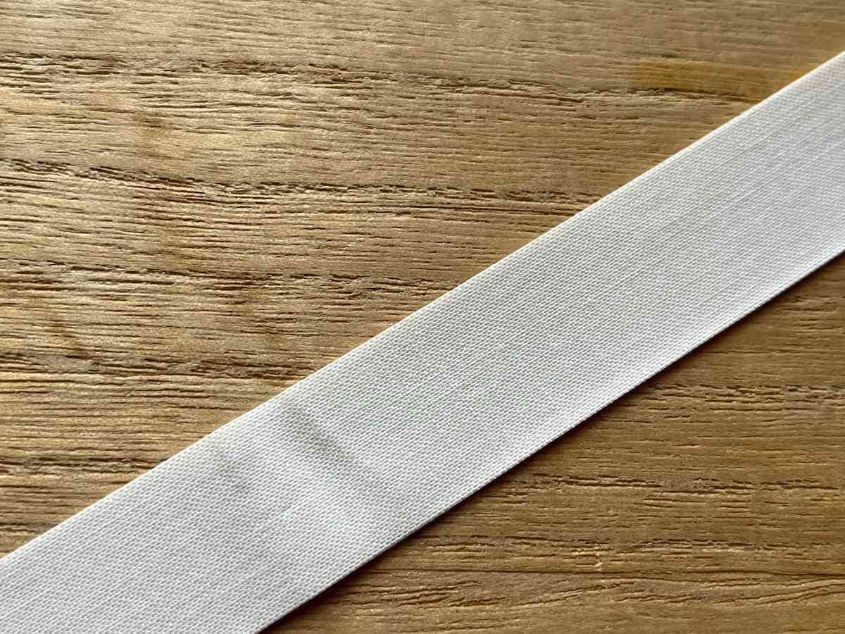 セリアの「そのまま貼れるネームテープ」の幅は2cm