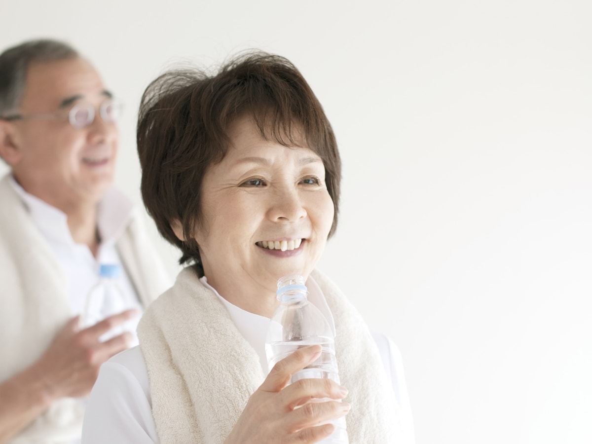 60代で働いている人の割合と年収はどのくらい？ （画像出典：amanaimages）
