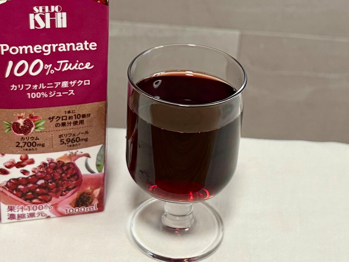 100％ザクロの甘酸っぱいおいしさ。美容や健康好きに人気のザクロジュースを楽しめます