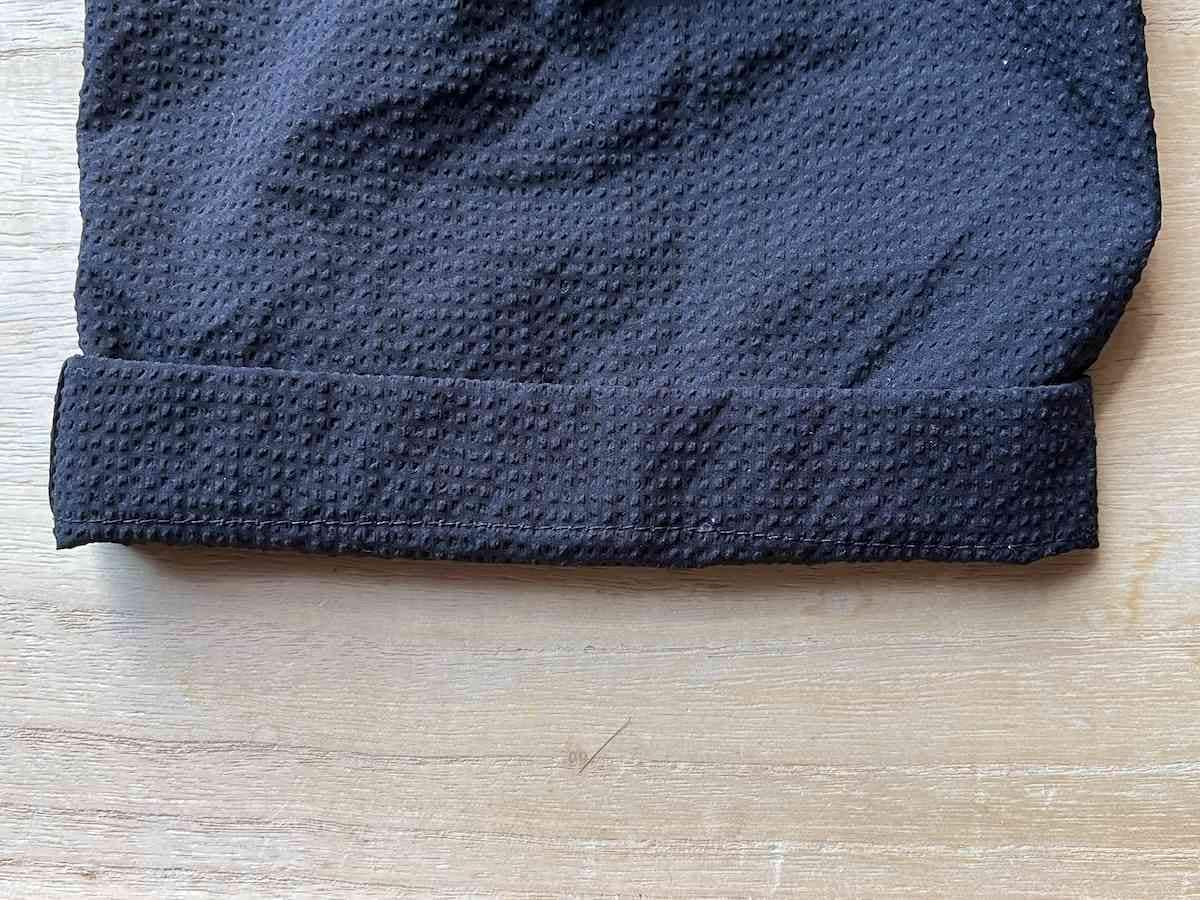 すそあげする部分を折って固定する