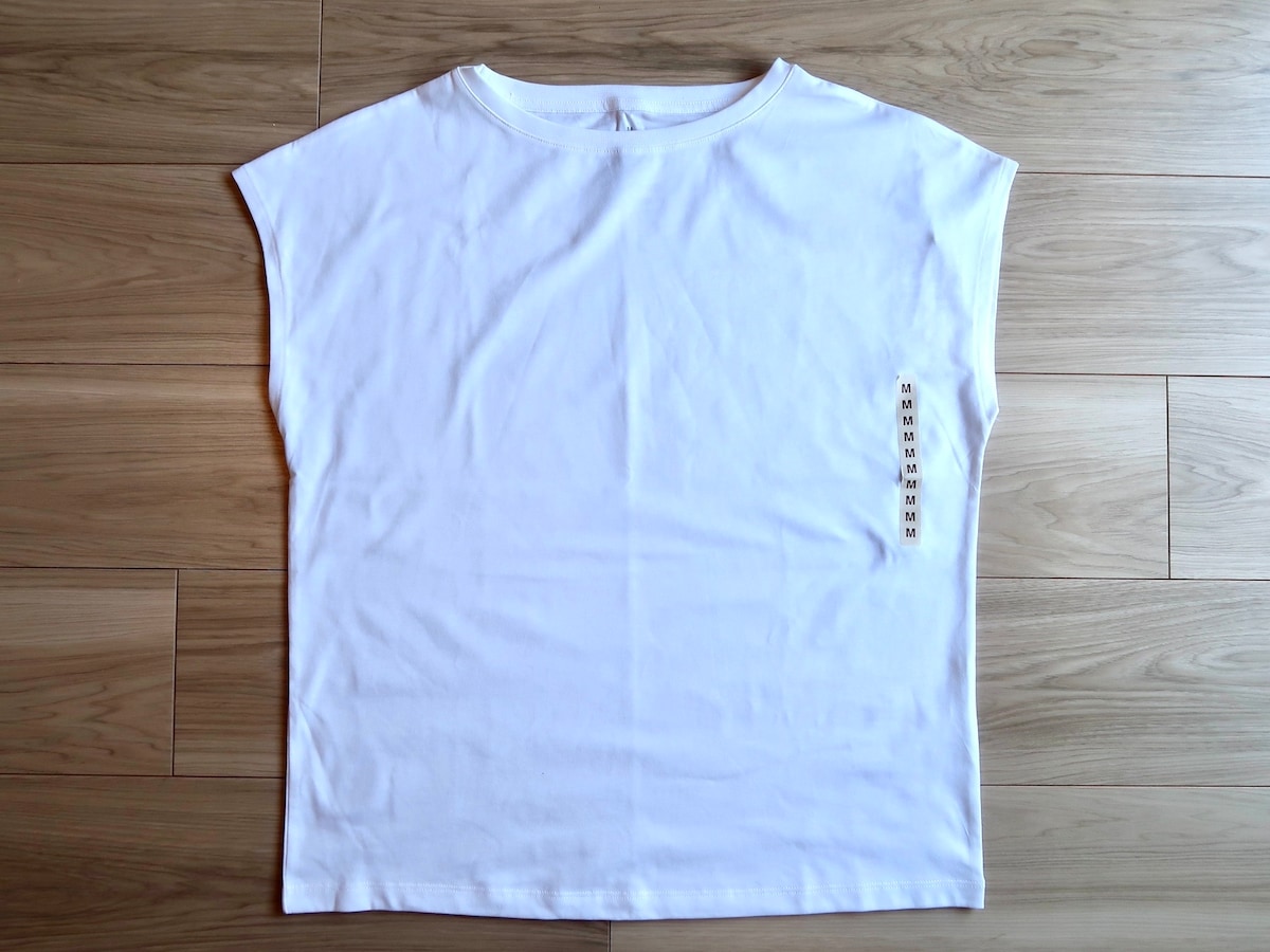 無印良品　婦人　天竺編みフレンチスリーブＴシャツ　990円（税込）