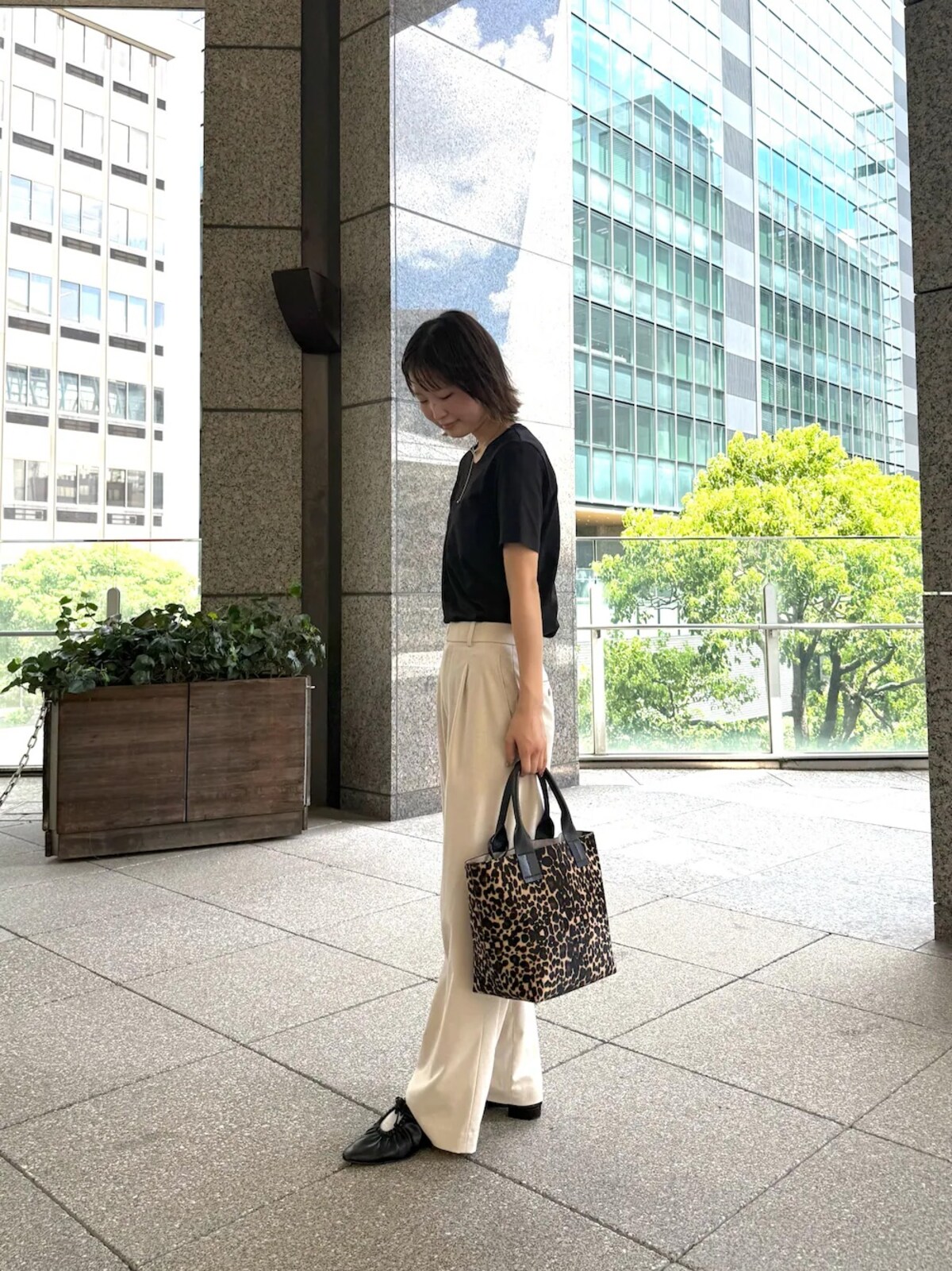 レオパード柄のバッグは大人の女性も使いやすい　出典：WEAR