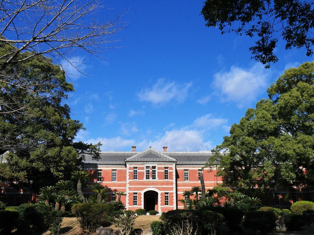 九州沖縄エリアの高校生が「志願したい大学」ランキング、2位に選ばれた「熊本大学」のキャンパス内にある五高記念館 ※画像：PIXTA