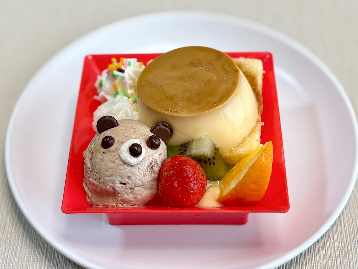 「かわいいくまちゃんのプリンアラモード」 432円（税込）